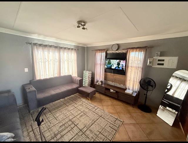 2 BEDROOM HOUSE FOR SALE IN VANDERBIJLPARK CE 3
